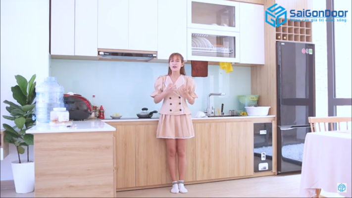 TỦ KỆ BẾP GỖ